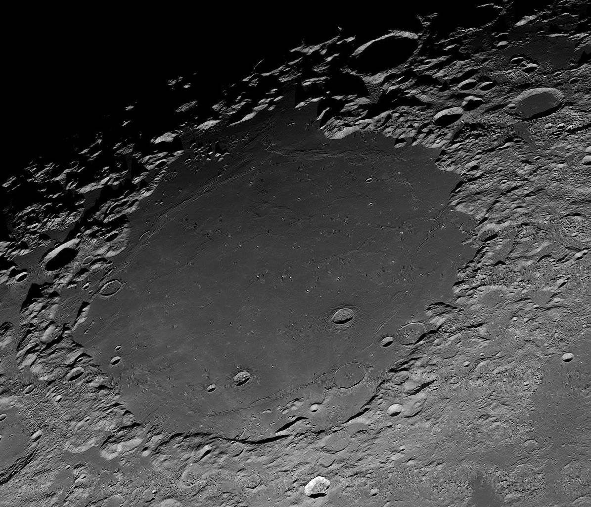 Andrea Vanoni: High-Detail Lunar Photography (Case Study)