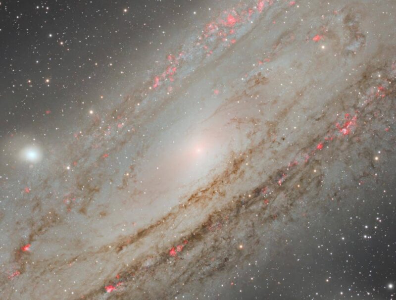 m.31 LRGBHaOiii by Simone Curzi. A full-resolution version is available on my AstroBin page, along with cropped regions highlighting the UltraCat 76’s crisp detail, contrast, and color control.